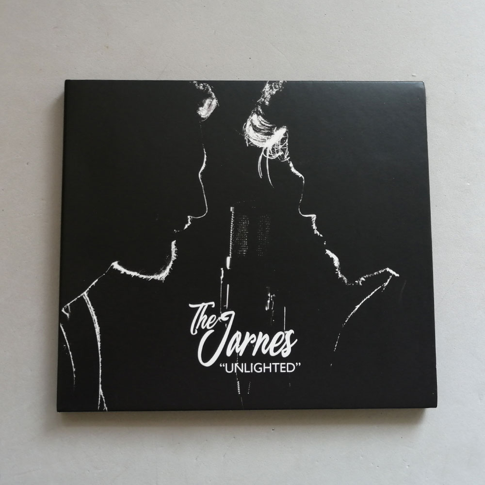 Diseño de la carátula de CD y libreto de letras del disco de "The Jarnes". Estudio Aclararte.